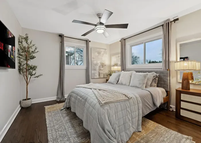 Elevated 3br In Addison